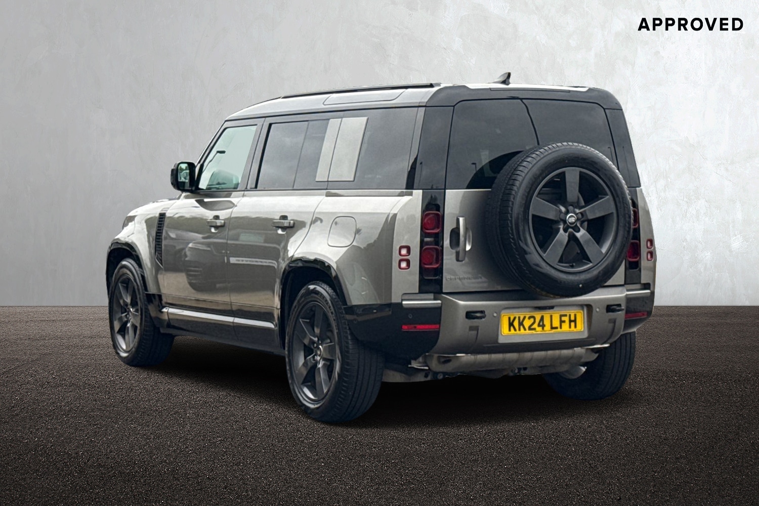 Used Land Rover Defender 110 2024 for sale - 76220199: Photo 2