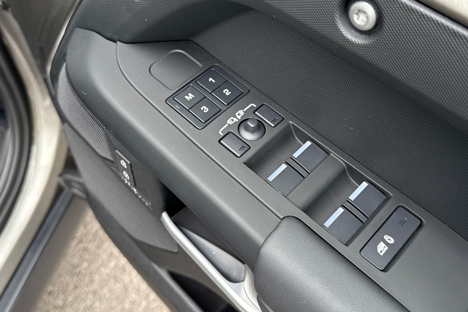 Used Land Rover Defender 110 2024 for sale - 76220199: Photo 26