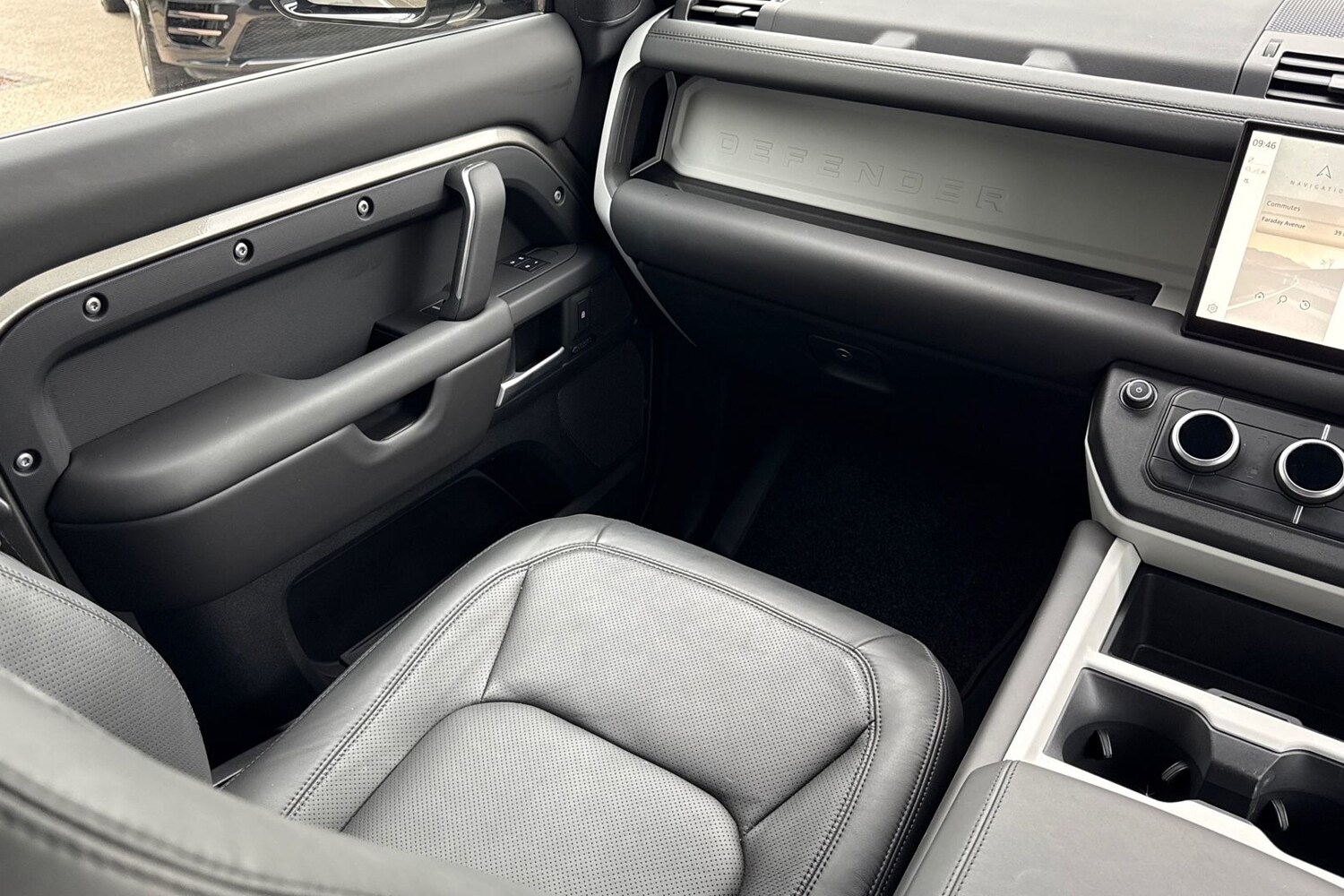 Used Land Rover Defender 110 2024 for sale - 76220199: Photo 40