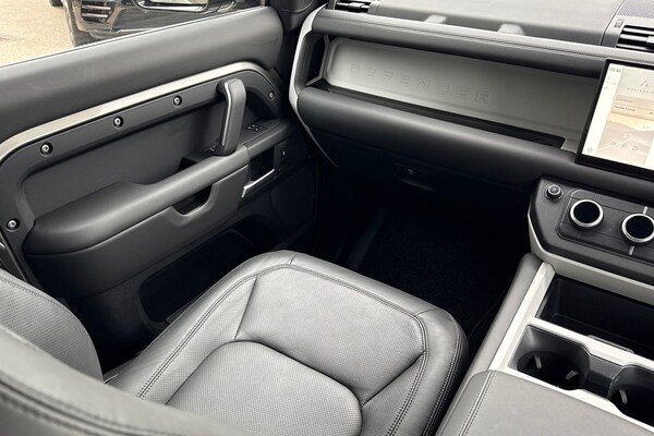 Used Land Rover Defender 110 2024 for sale - 76220199: Photo 40