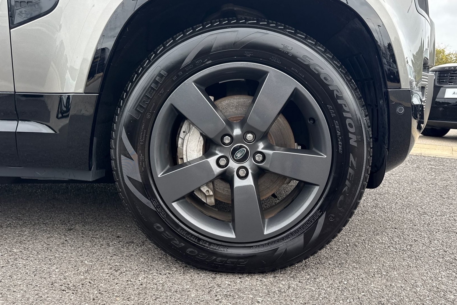 Used Land Rover Defender 110 2024 for sale - 76220199: Photo 9