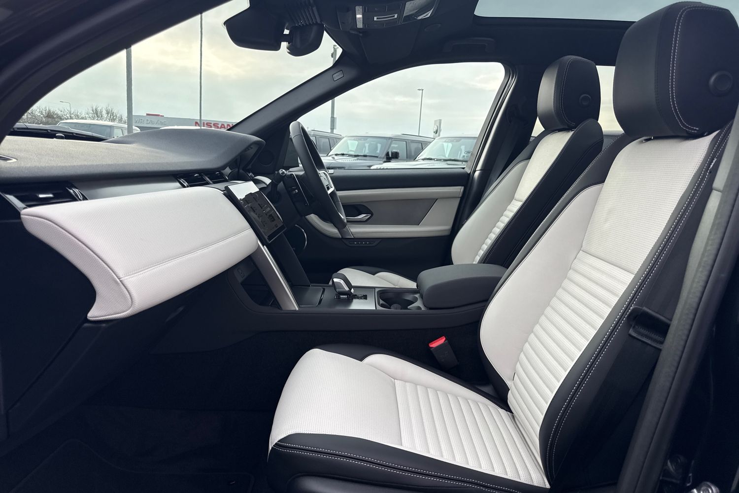 Used Land Rover Discovery Sport 2026 for sale - 77226535: Photo 3