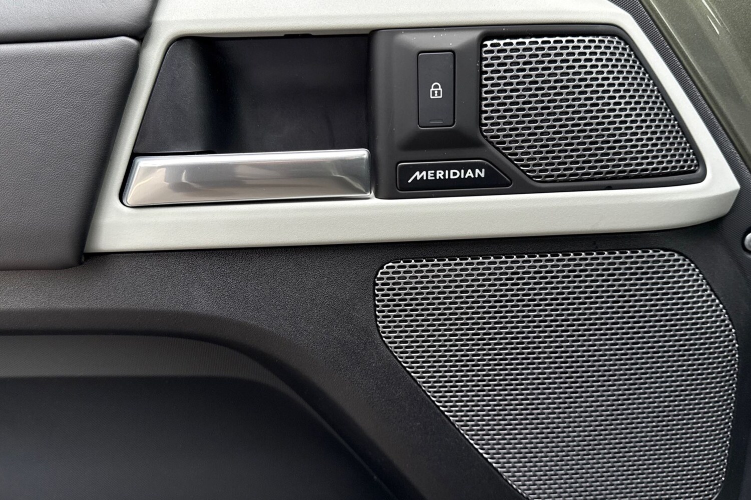 Used Land Rover Defender 110 2024 for sale - 77080026: Photo 24