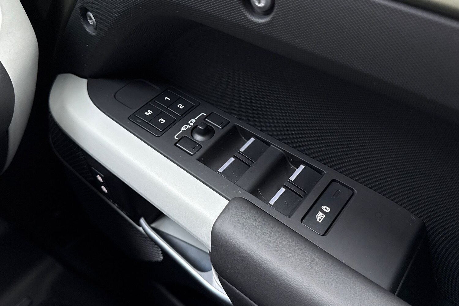 Used Land Rover Defender 110 2024 for sale - 77080026: Photo 25