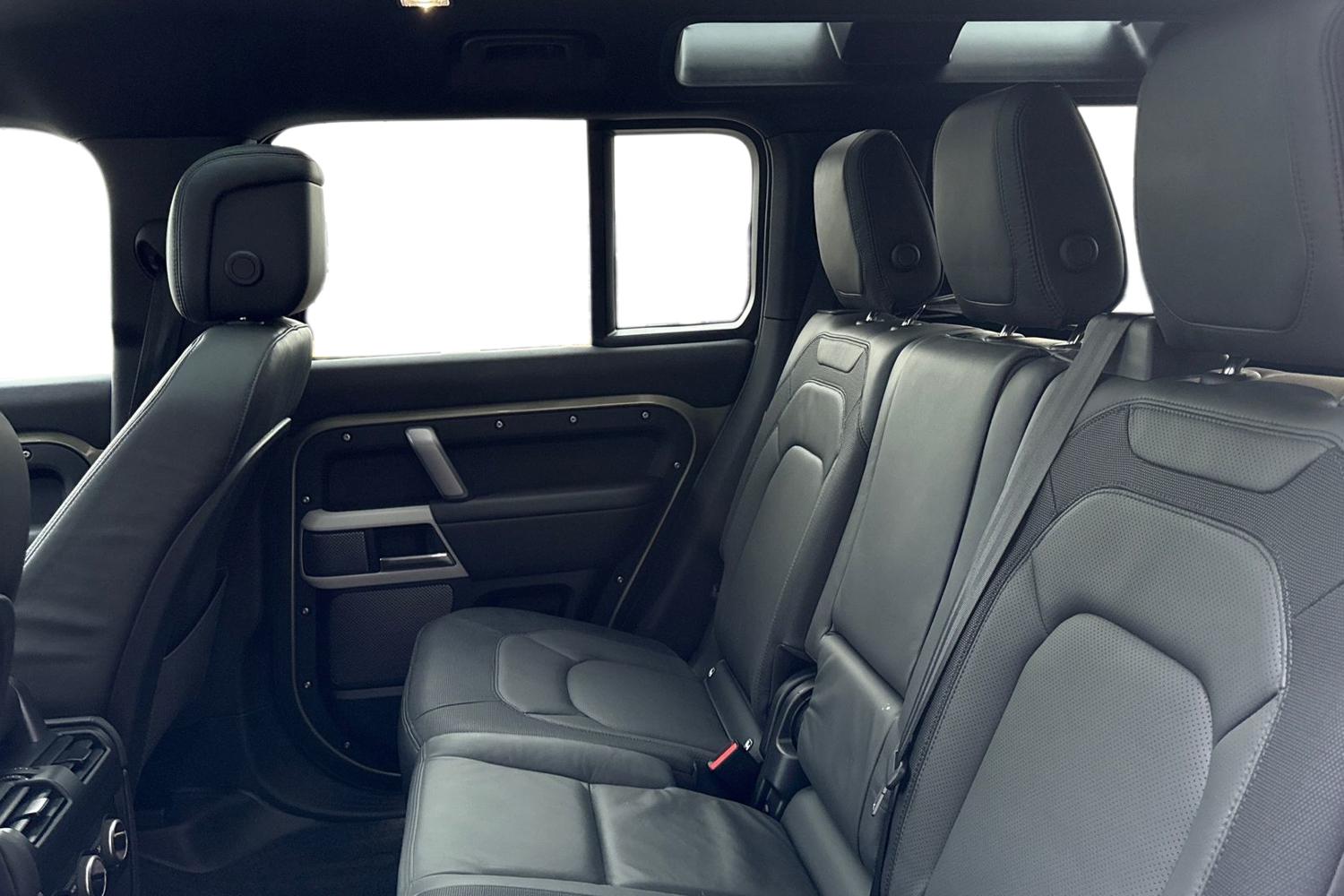 Used Land Rover Defender 110 2024 for sale - 77080026: Photo 4