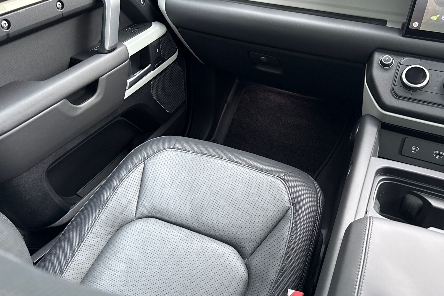 Used Land Rover Defender 110 2024 for sale - 77080026: Photo 40