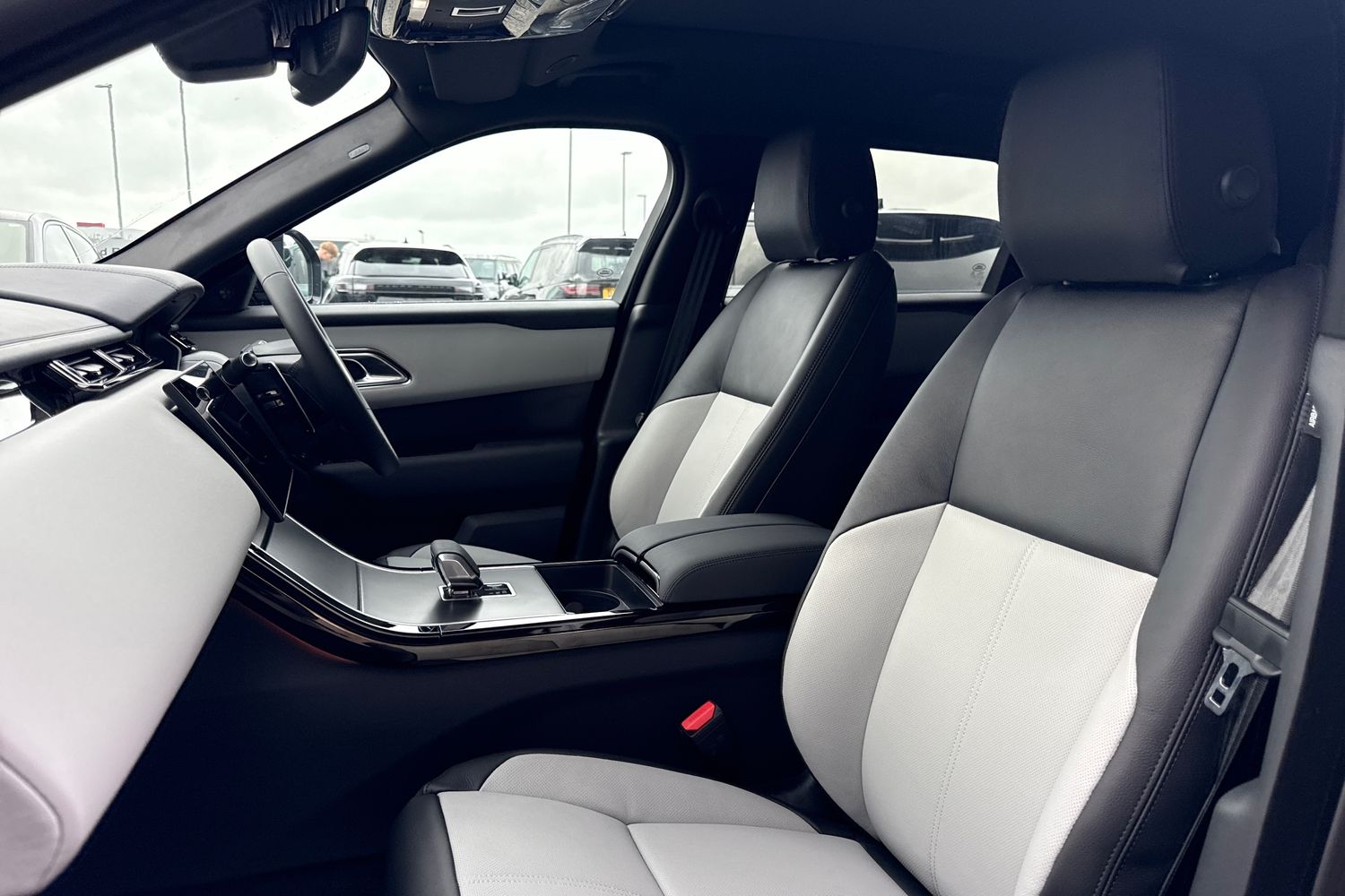 Used Land Rover Range Rover Velar 2025 for sale - 76416705: Photo 11