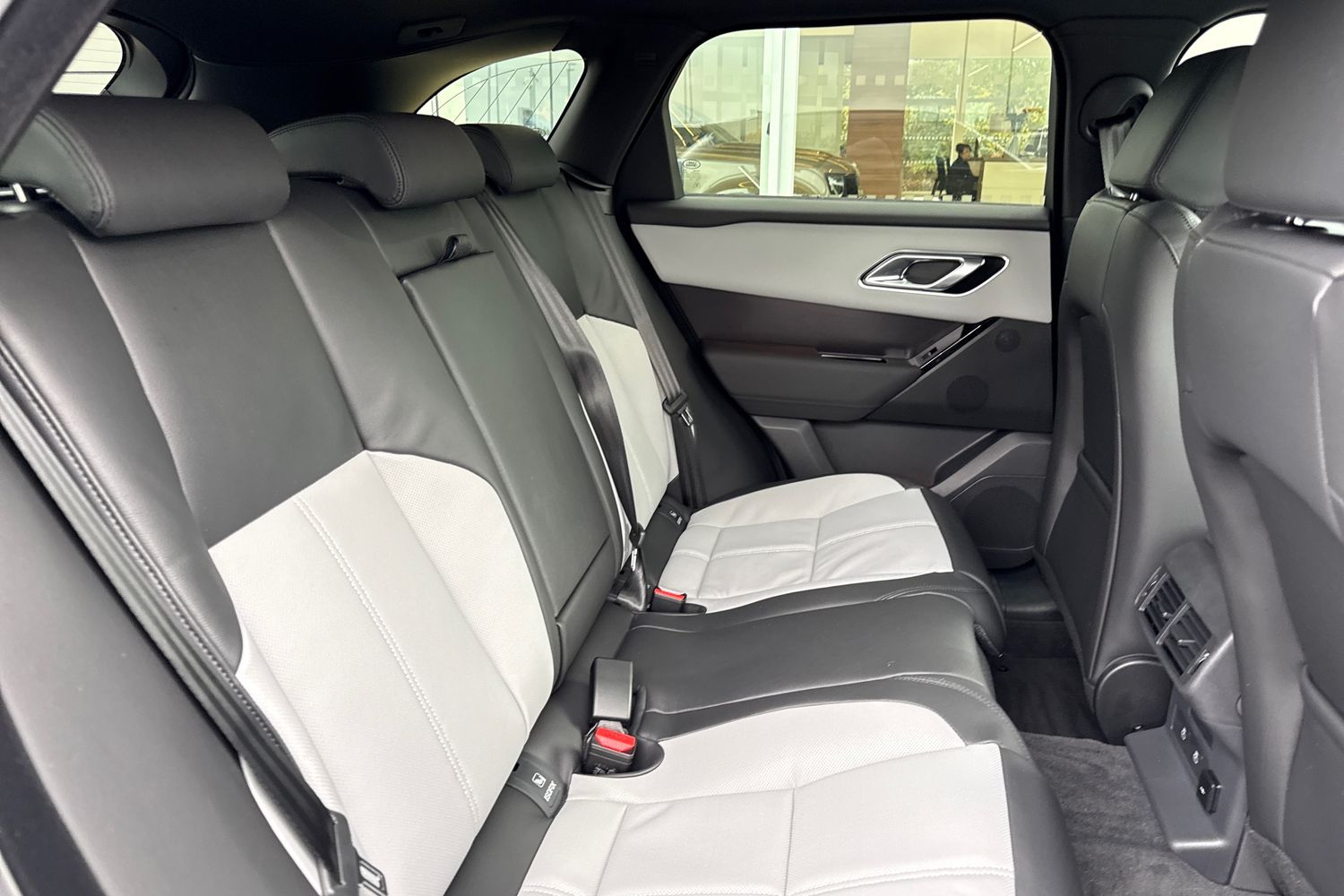 Used Land Rover Range Rover Velar 2025 for sale - 76416705: Photo 12