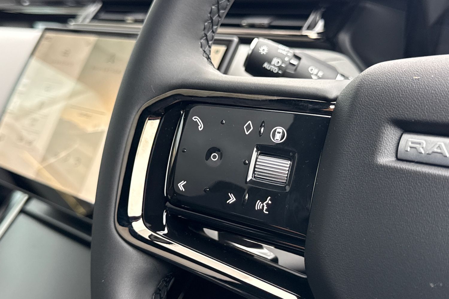 Used Land Rover Range Rover Velar 2025 for sale - 76416705: Photo 17