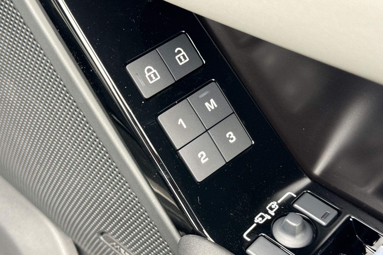 Used Land Rover Range Rover Velar 2025 for sale - 76416705: Photo 31