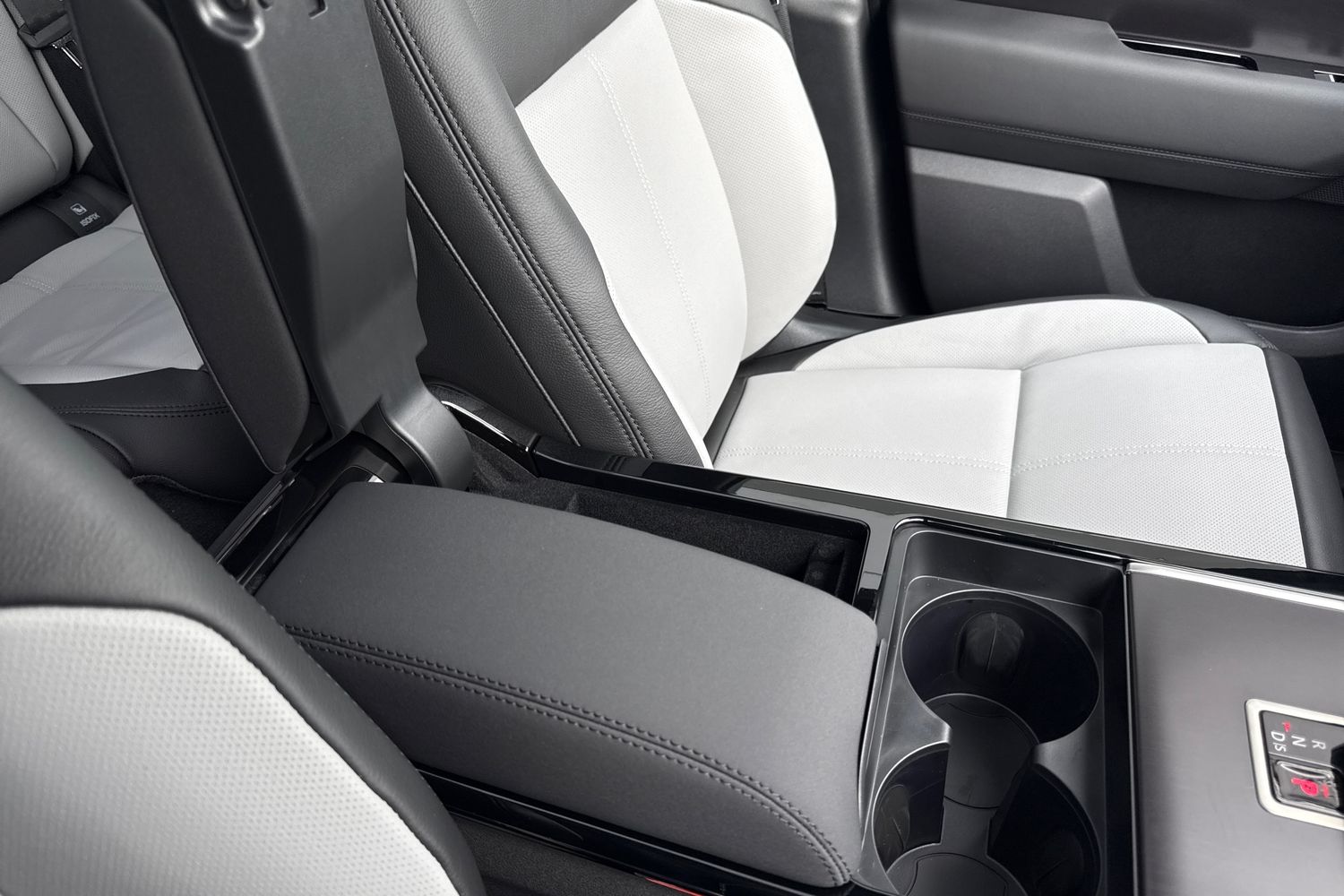 Used Land Rover Range Rover Velar 2025 for sale - 76416705: Photo 50