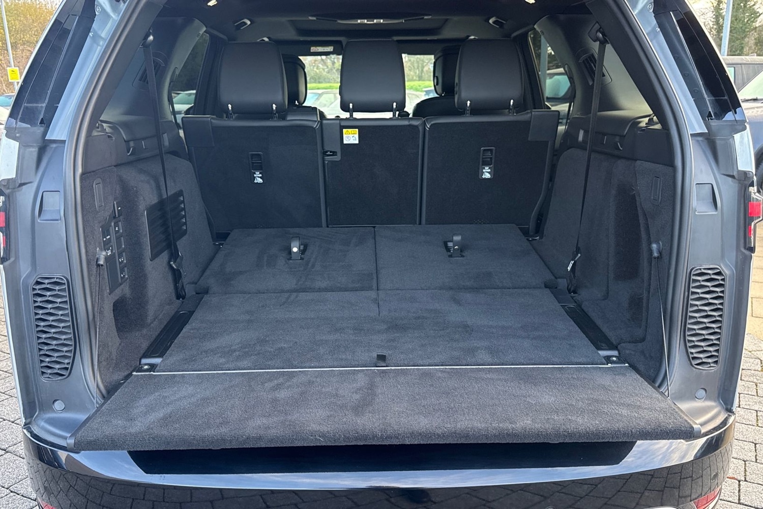 Used Land Rover Discovery 2024 for sale - 76855057: Photo 11