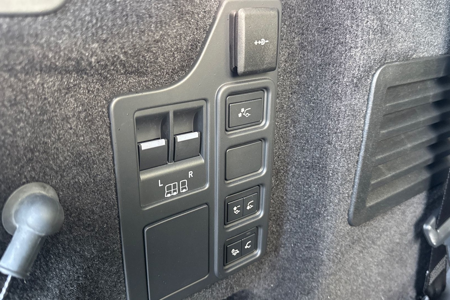 Used Land Rover Discovery 2024 for sale - 76855057: Photo 28