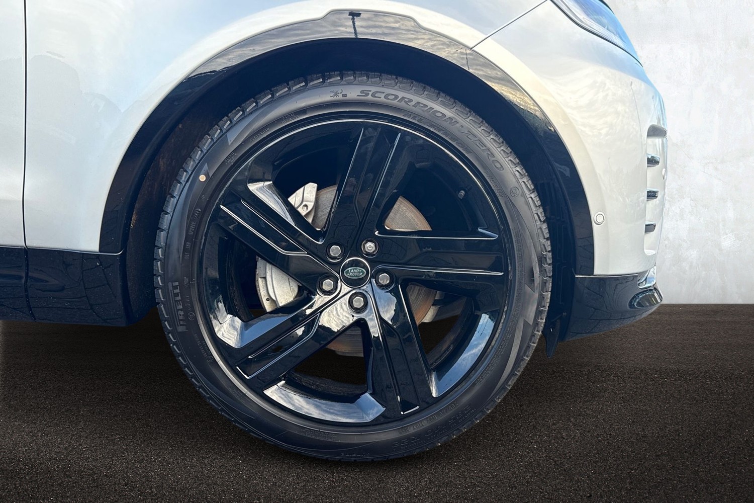 Used Land Rover Discovery 2024 for sale - 76855057: Photo 9