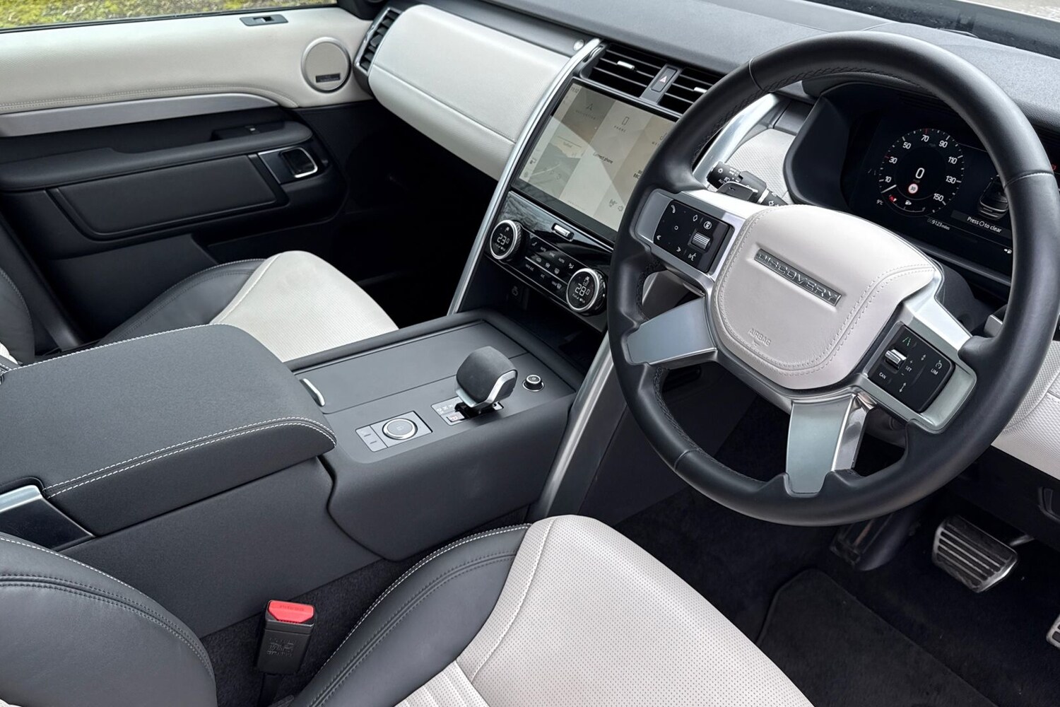 Used Land Rover Discovery 2024 for sale - 77620438: Photo 32