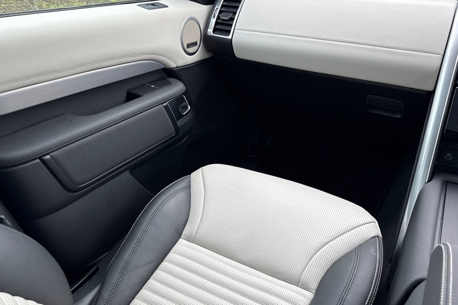 Used Land Rover Discovery 2024 for sale - 77620438: Photo 45