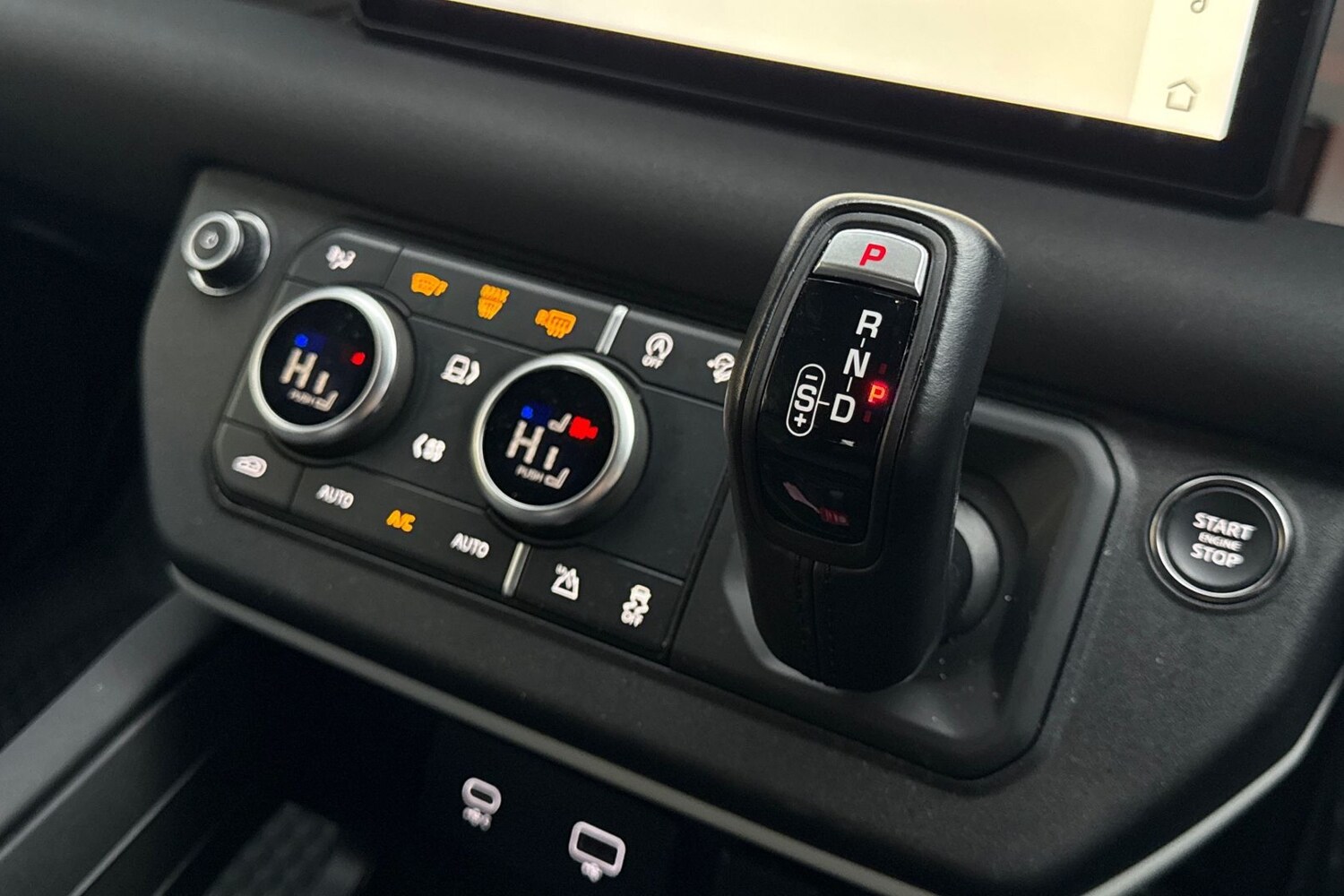 Used Land Rover Defender 90 2023 for sale - 76985333: Photo 14