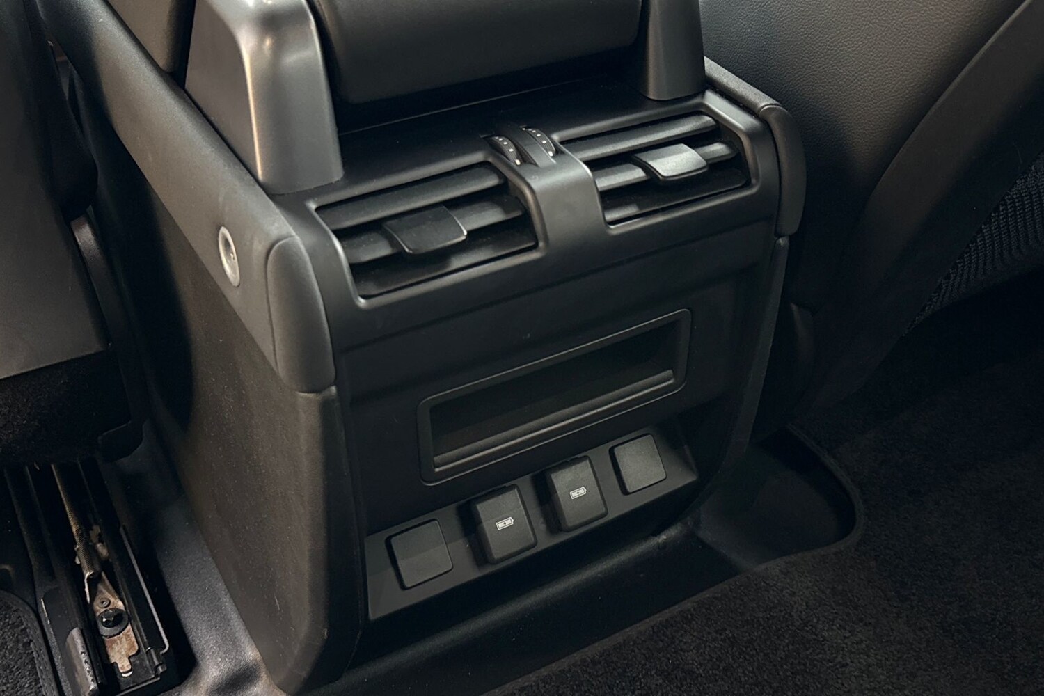 Used Land Rover Defender 90 2023 for sale - 76985333: Photo 19