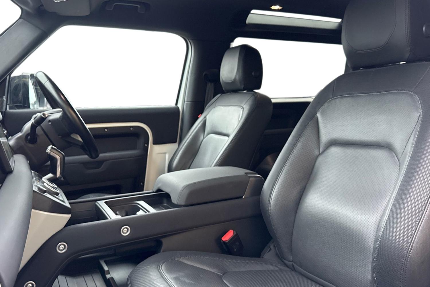 Used Land Rover Defender 90 2023 for sale - 76985333: Photo 3