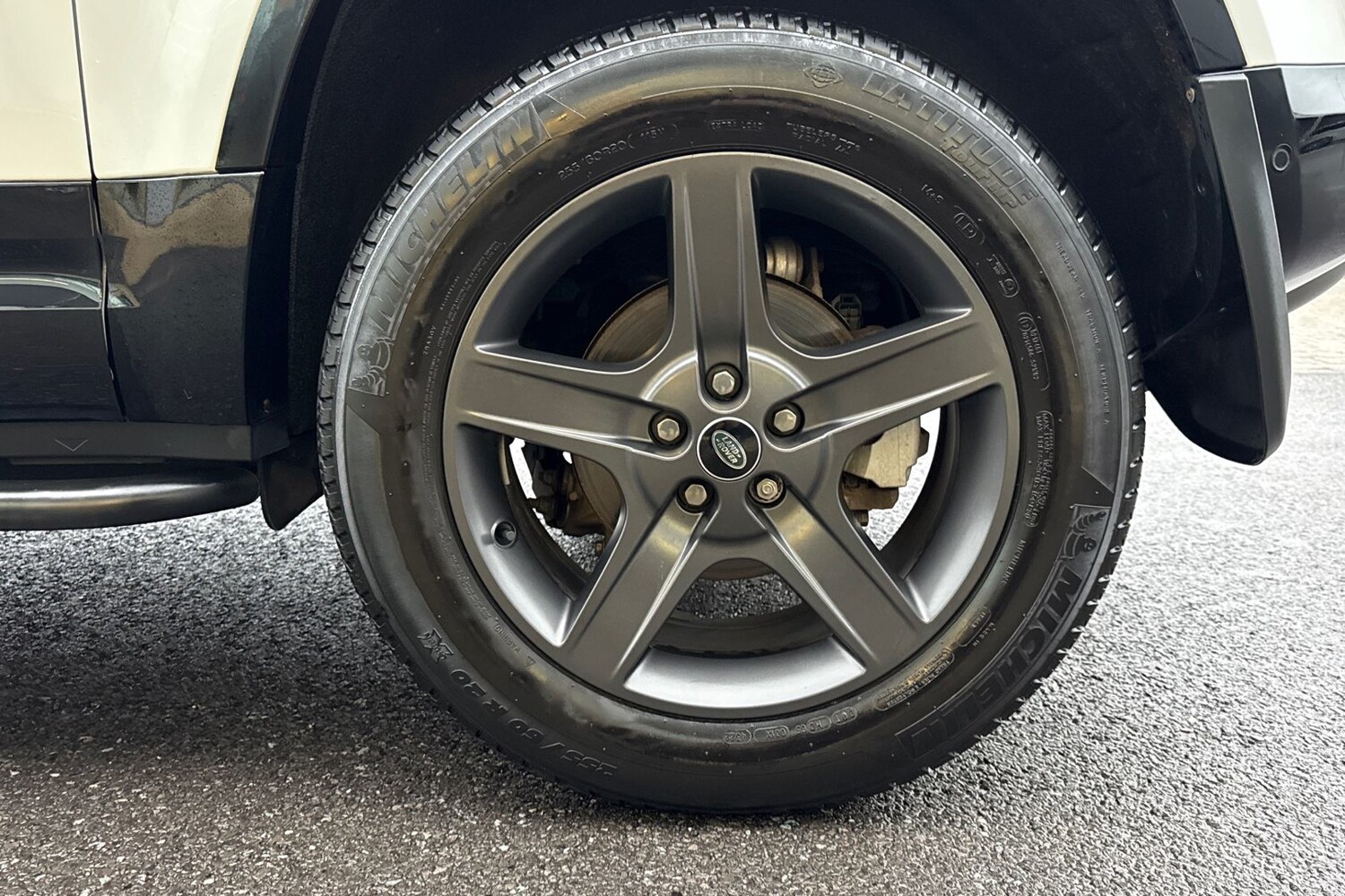 Used Land Rover Defender 90 2023 for sale - 76985333: Photo 32