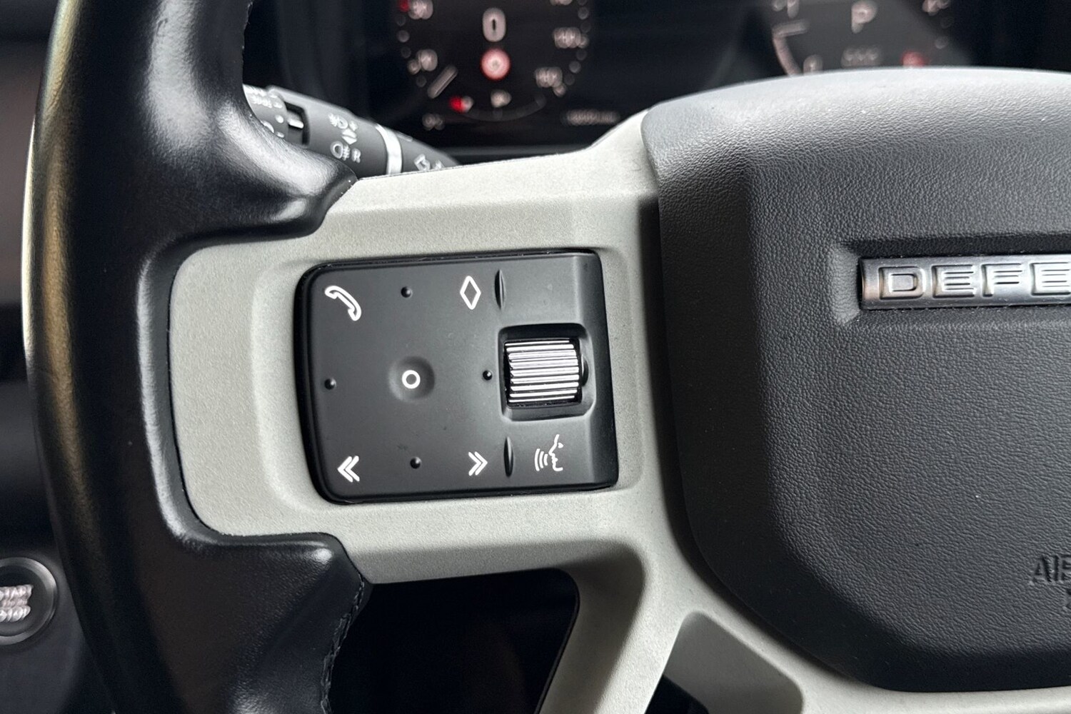 Used Land Rover Defender 90 2023 for sale - 76985333: Photo 44