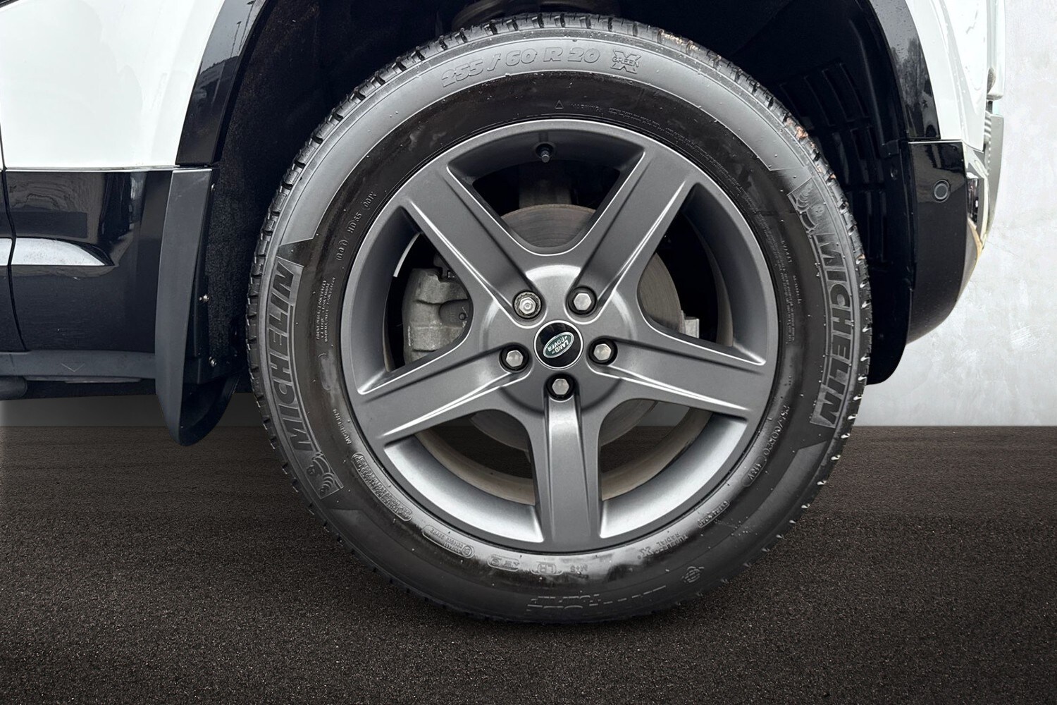 Used Land Rover Defender 90 2023 for sale - 76985333: Photo 9