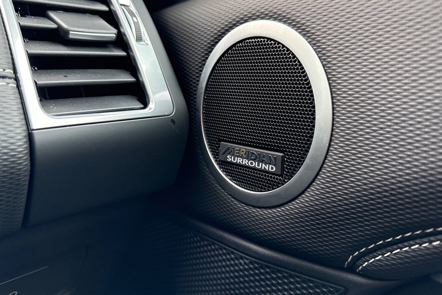 Used Land Rover Discovery 2025 for sale - 76469260: Photo 24