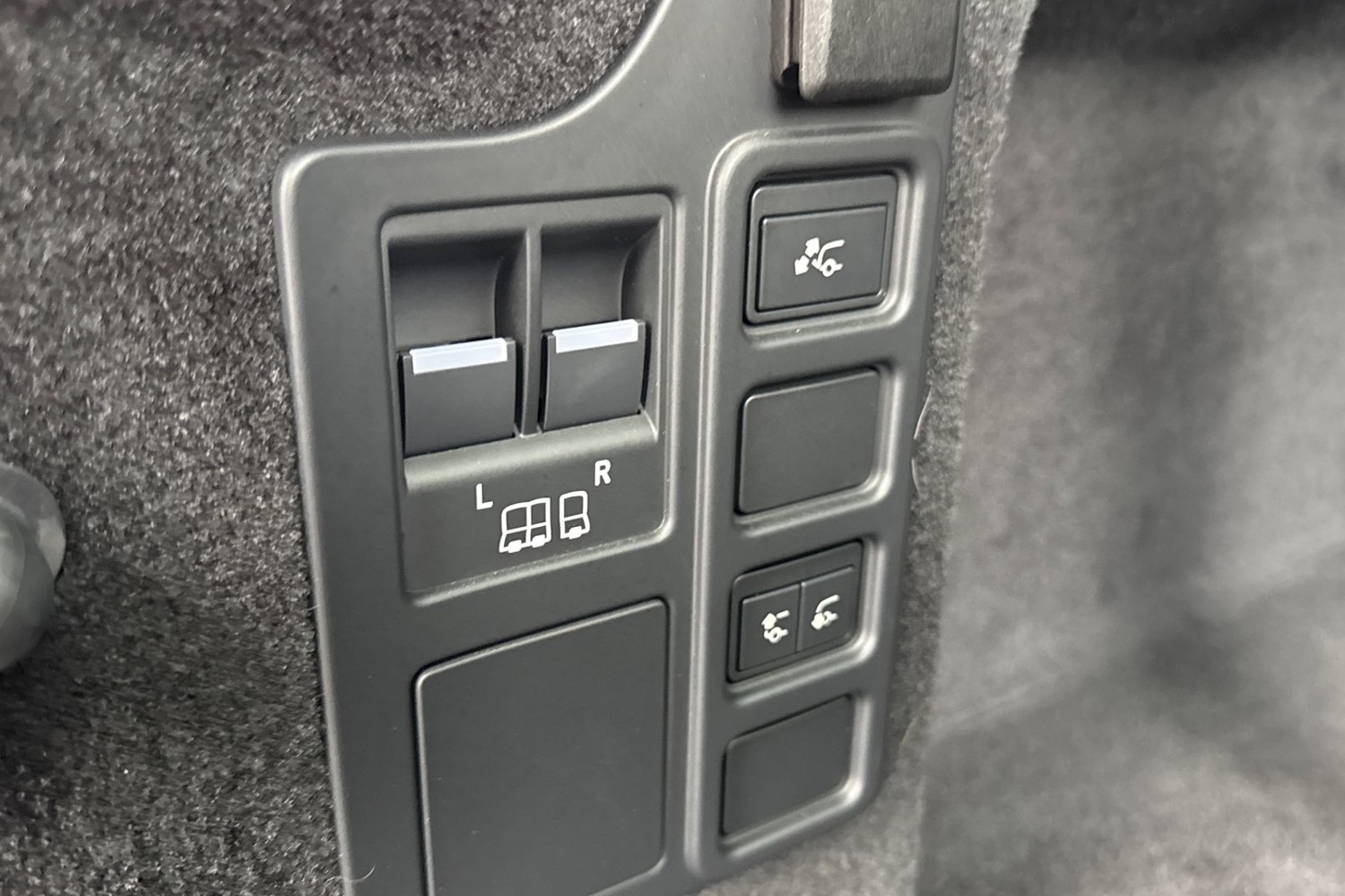 Used Land Rover Discovery 2025 for sale - 76469260: Photo 30