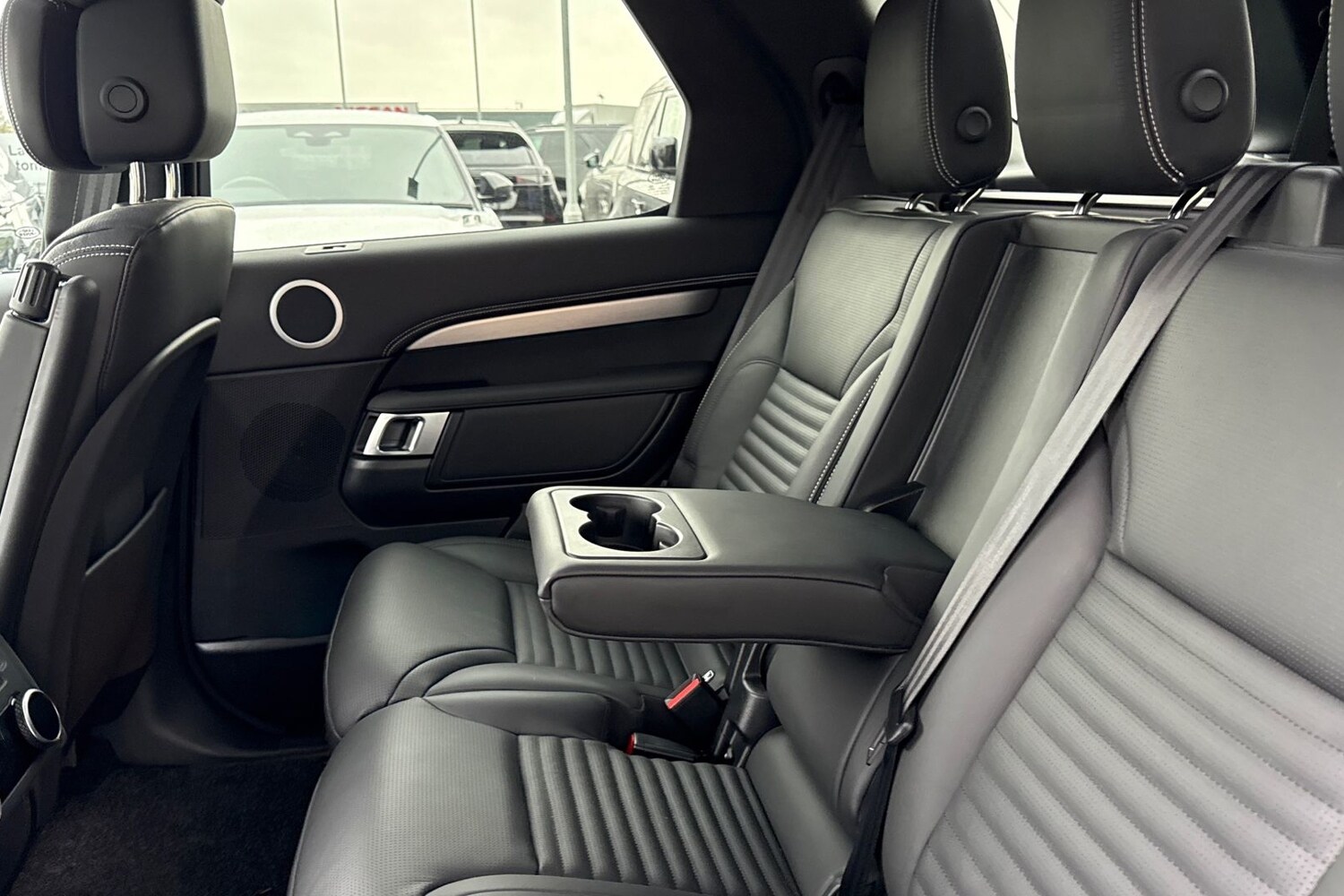 Used Land Rover Discovery 2025 for sale - 76469260: Photo 32