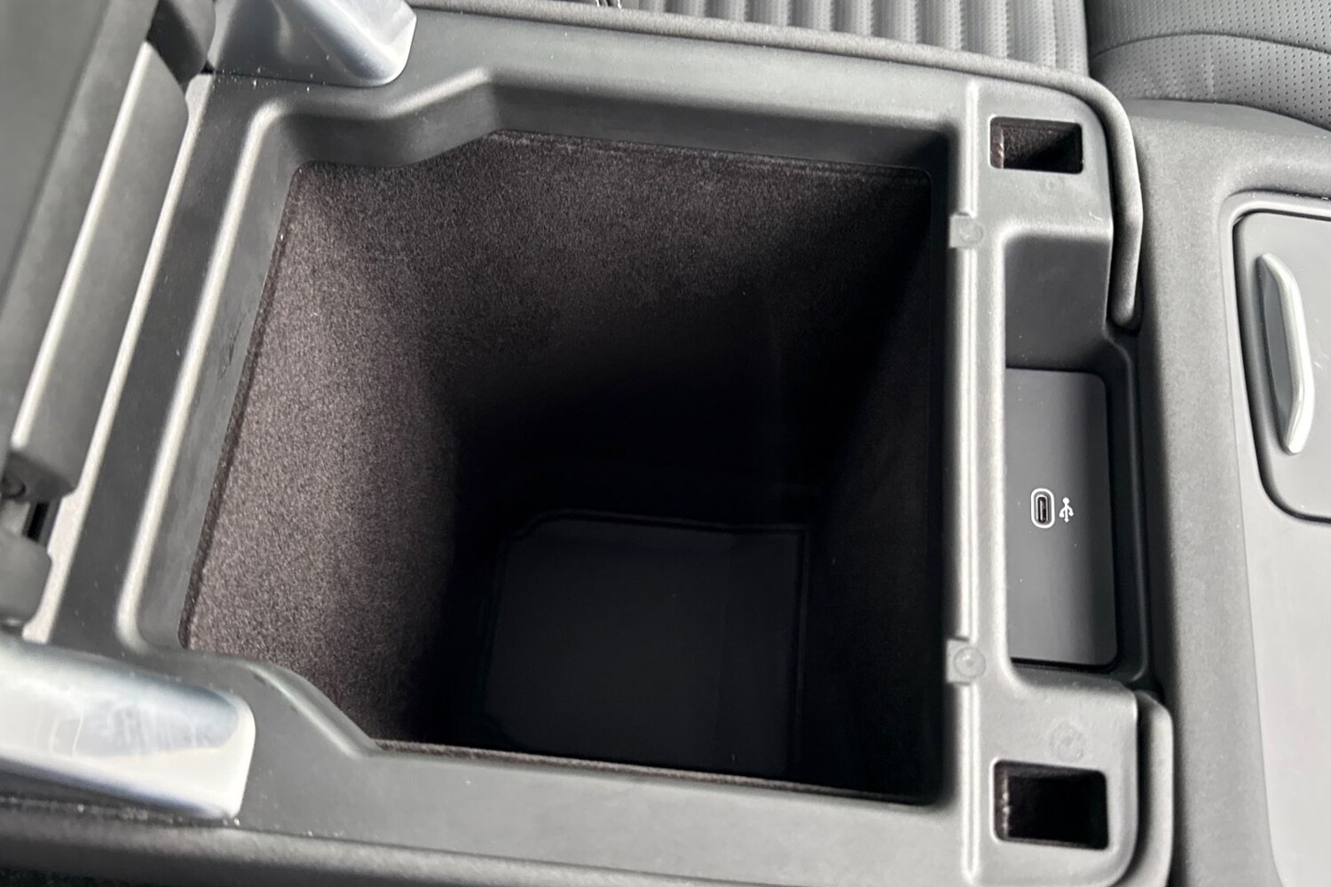 Used Land Rover Discovery 2025 for sale - 76469260: Photo 48