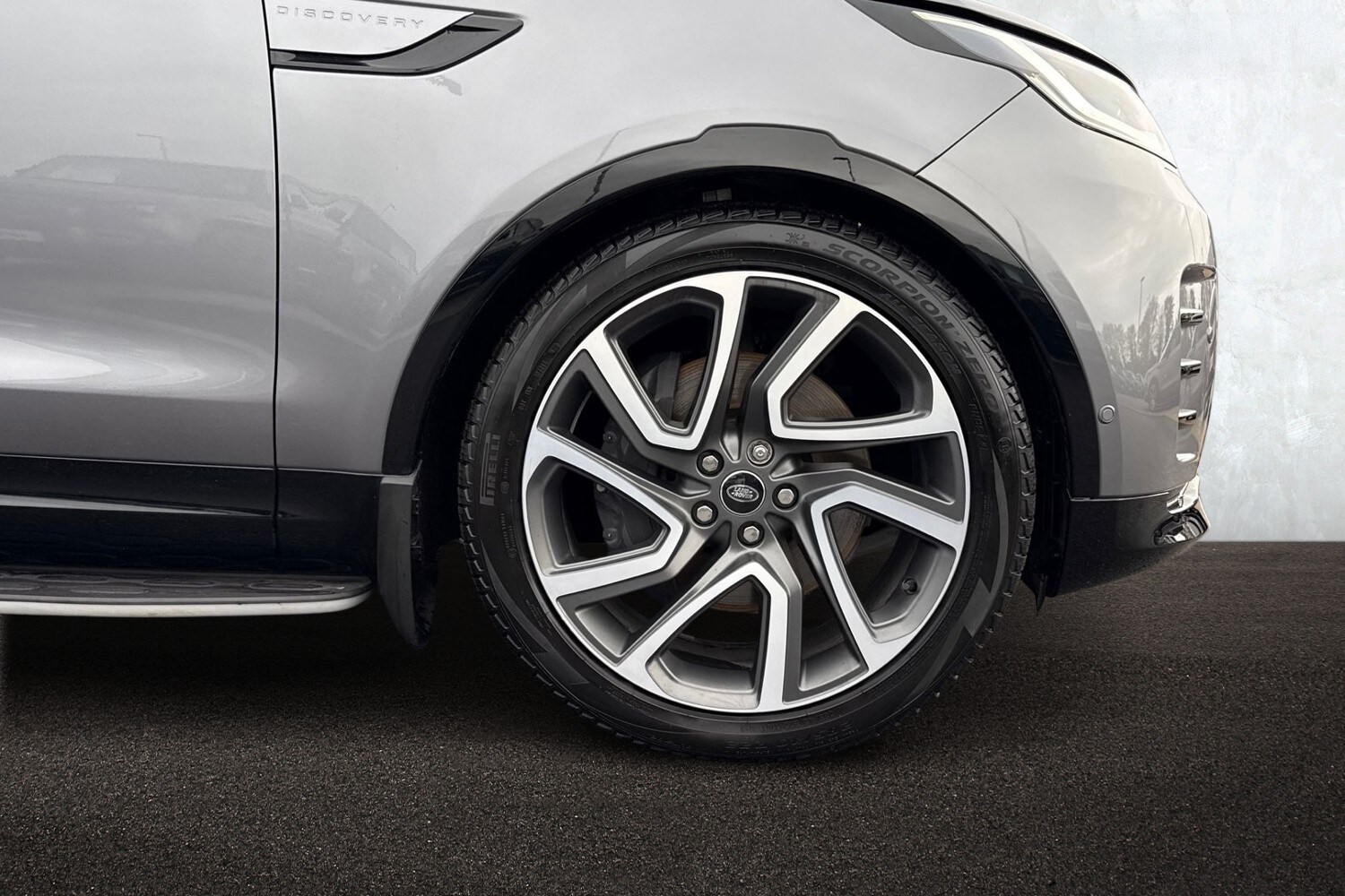 Used Land Rover Discovery 2025 for sale - 76469260: Photo 8