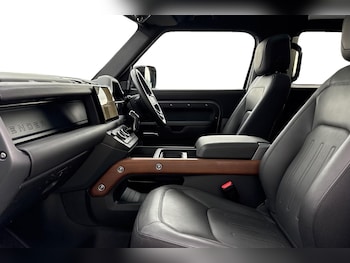 Used Land Rover Defender 90 2024 for sale - 75772607: Photo