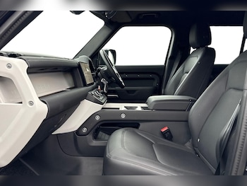 Used Land Rover Defender 2025 for sale - 77374288: Photo