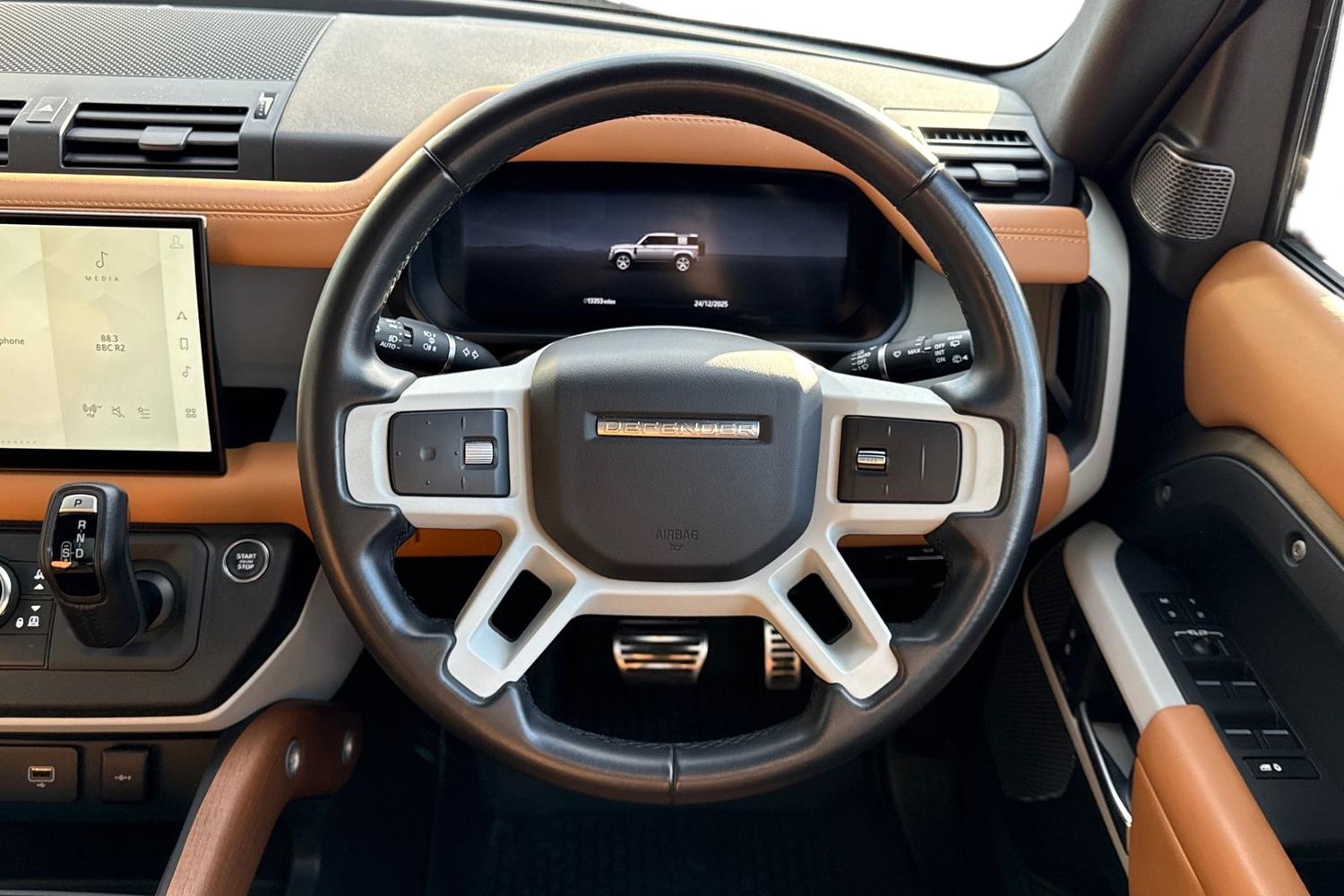 Used Land Rover Defender 2023 for sale - 77048507: Photo 15