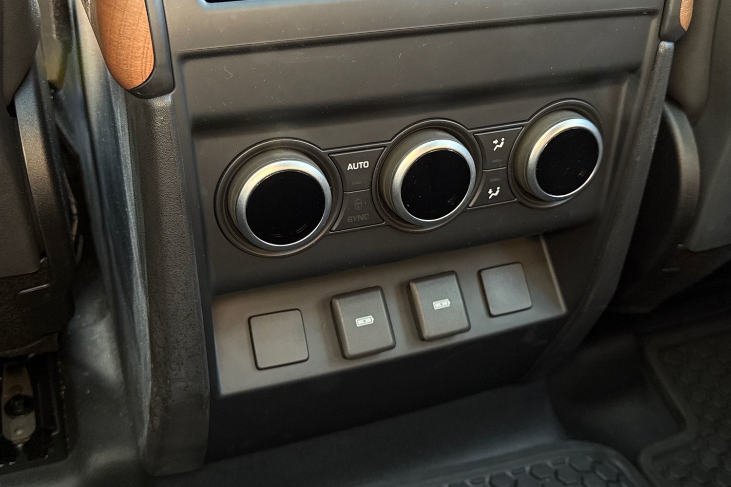 Used Land Rover Defender 2023 for sale - 77048507: Photo 18