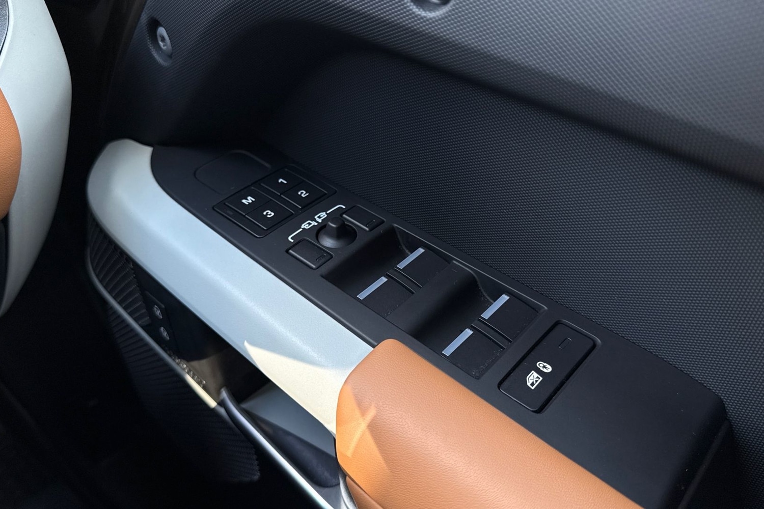 Used Land Rover Defender 2023 for sale - 77048507: Photo 25