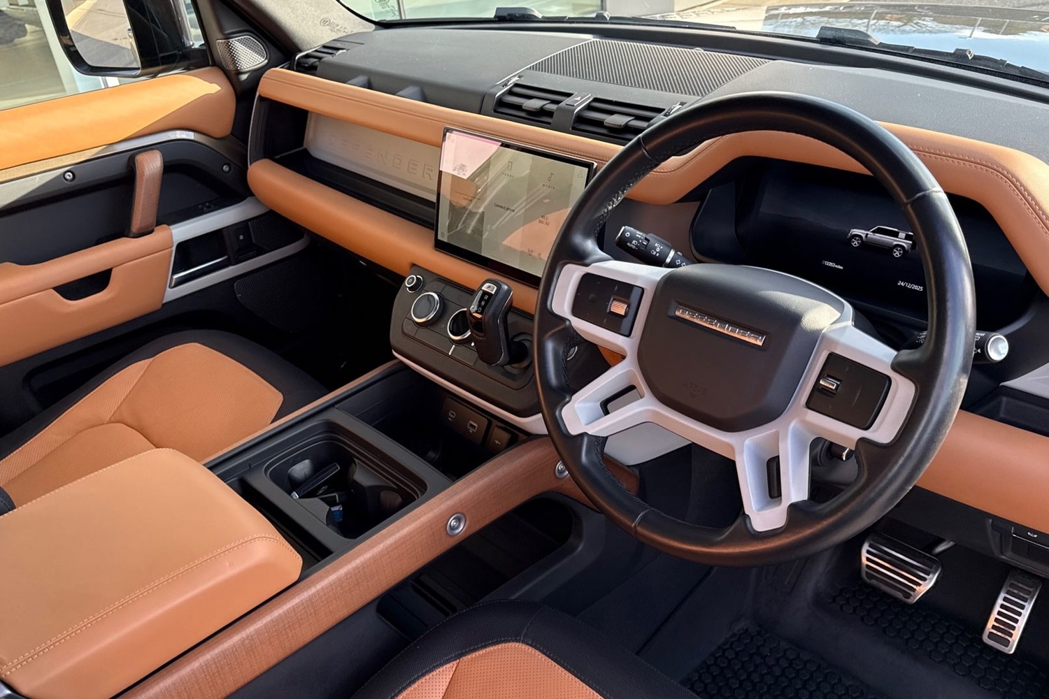 Used Land Rover Defender 2023 for sale - 77048507: Photo 32