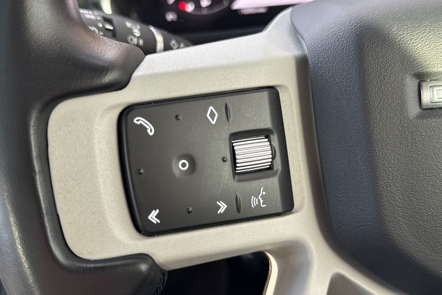 Used Land Rover Defender 2023 for sale - 77048507: Photo 43