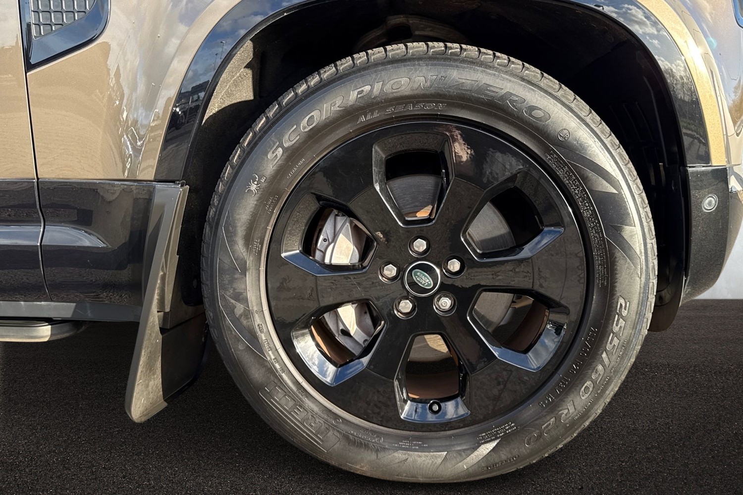 Used Land Rover Defender 2023 for sale - 77048507: Photo 8