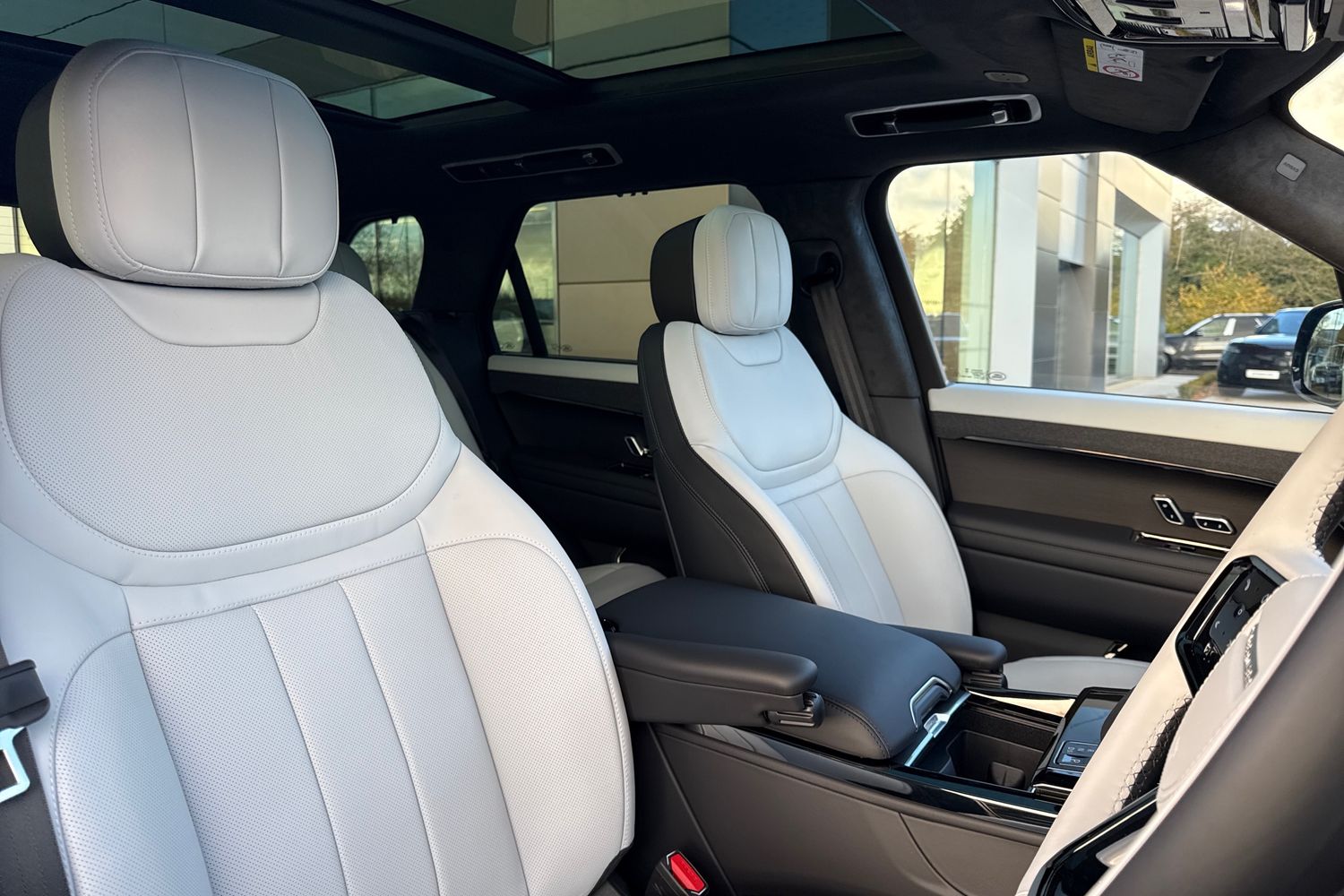 Used Land Rover Range Rover Sport 2025 for sale - 76330730: Photo 10