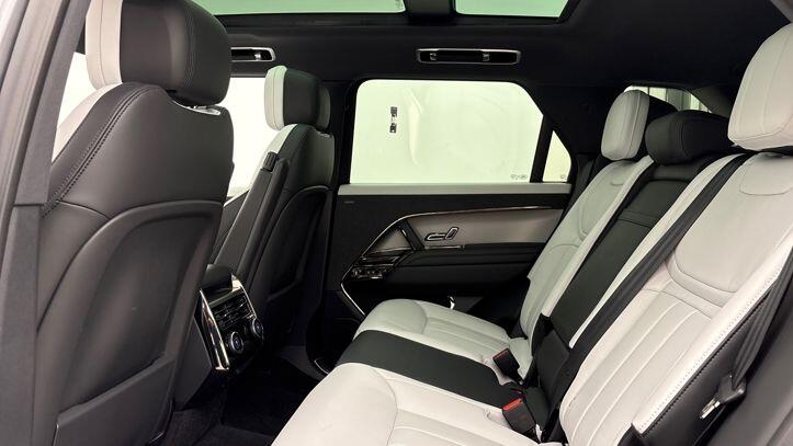 Used Land Rover Range Rover Sport 2024 for sale - 77451064: Photo 4