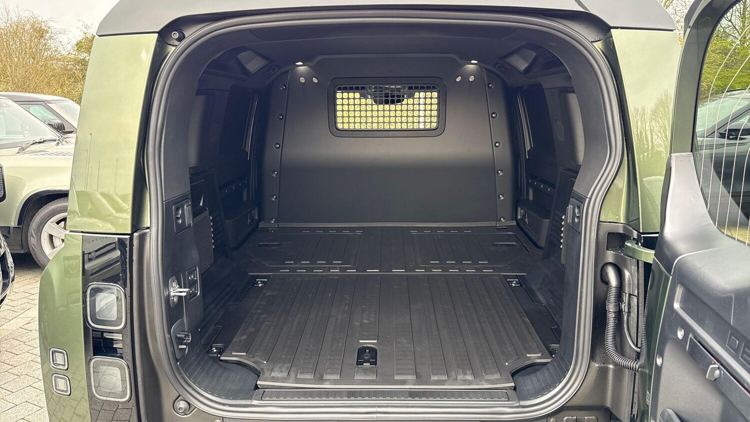 Used Land Rover Defender 2026 for sale - 78016298: Photo 32