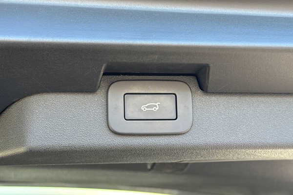 Used Land Rover Discovery 2024 for sale - 76065330: Photo 32