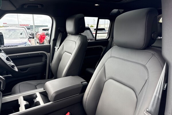Used Land Rover Defender 110 2025 for sale - 76249205: Photo 11