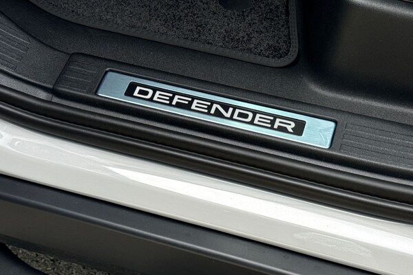 Used Land Rover Defender 110 2025 for sale - 76249205: Photo 31