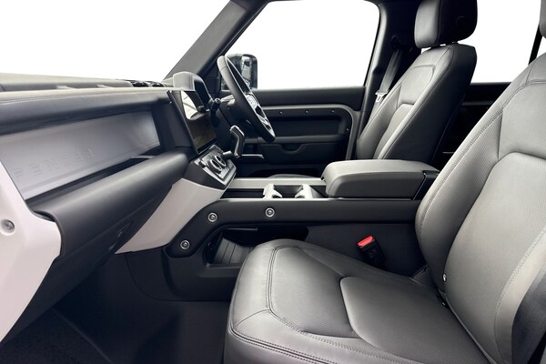Used Land Rover Defender 110 2025 for sale - 76249205: Photo 3