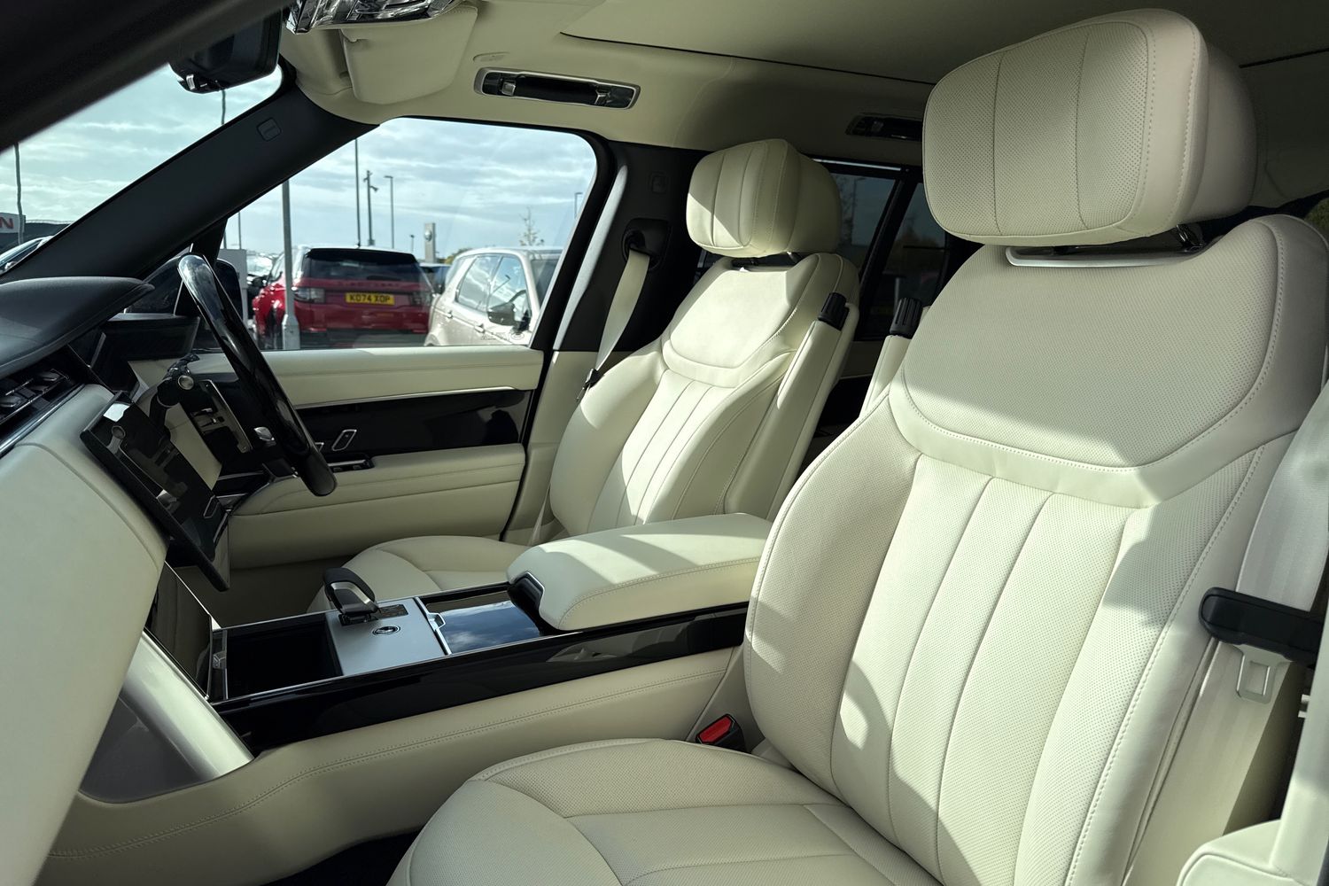 Used Land Rover Range Rover 2025 for sale - 76330821: Photo 11