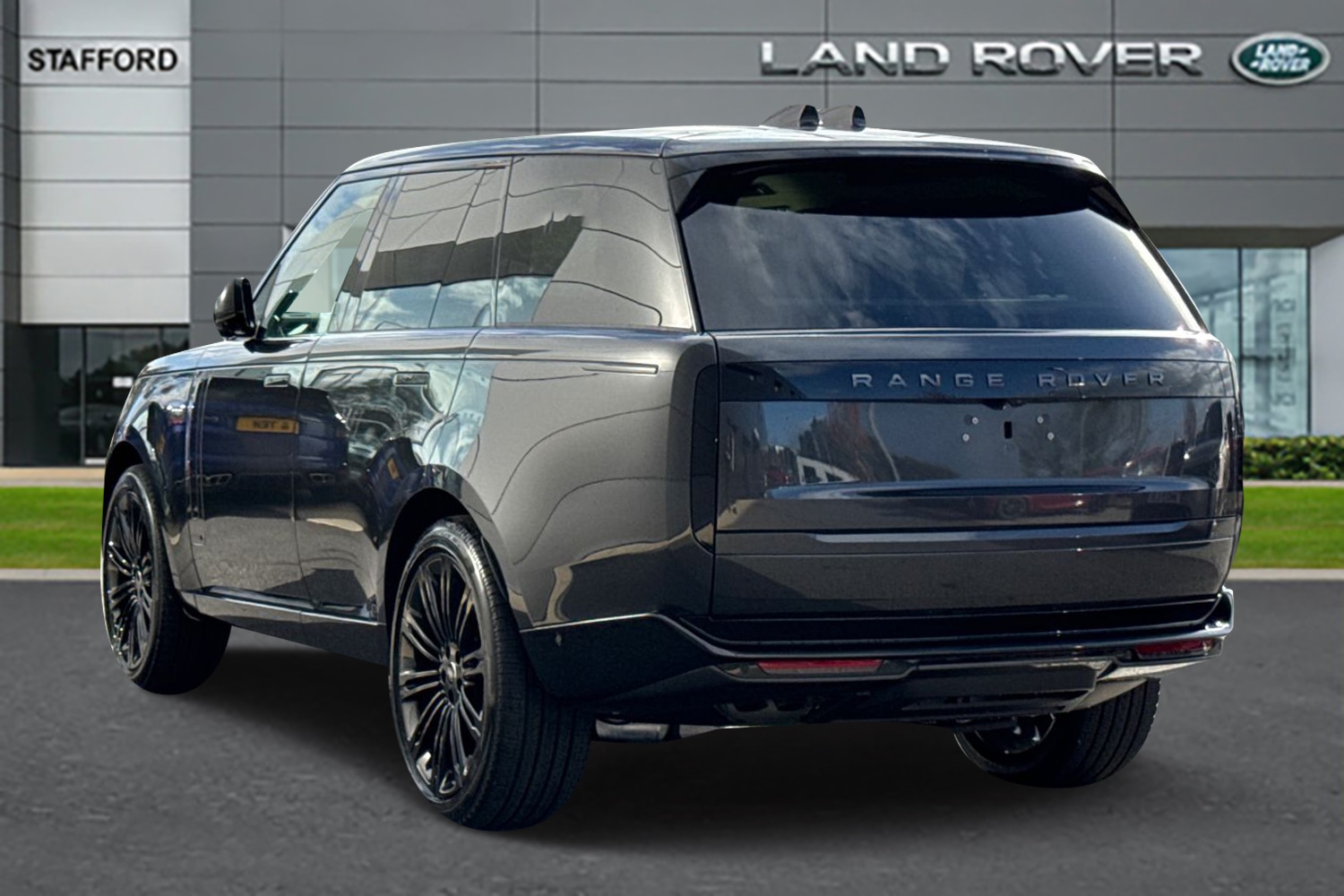 Used Land Rover Range Rover 2025 for sale - 76330821: Photo 2