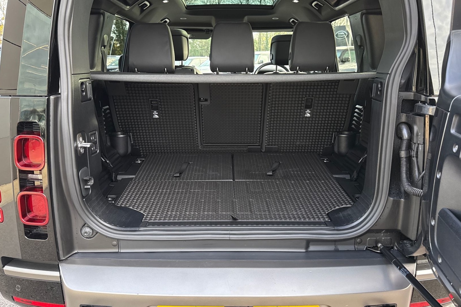 Used Land Rover Defender 2024 for sale - 76718464: Photo 11