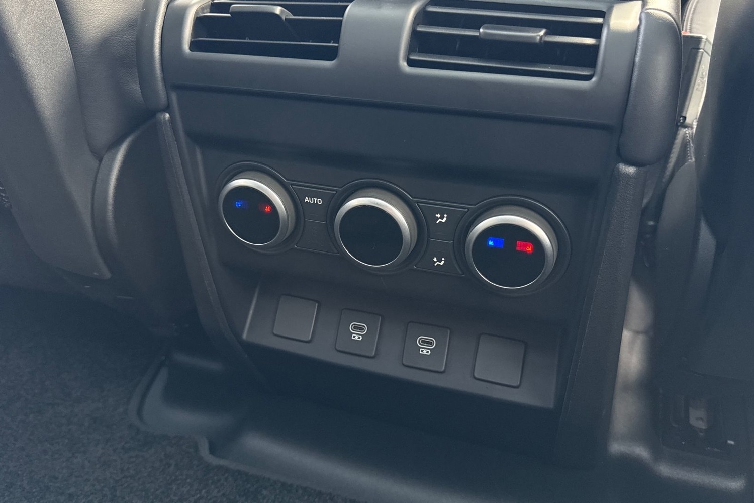 Used Land Rover Defender 2024 for sale - 76718464: Photo 19